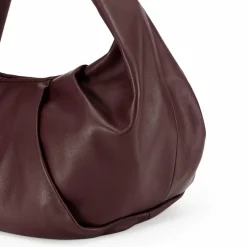 LES VISIONNAIRES Greta Essential Schultertasche Leder 43 cm